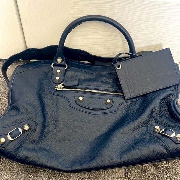 Balenciaga City Bag Medium shoulder strap & handles - Picture 14 of 16